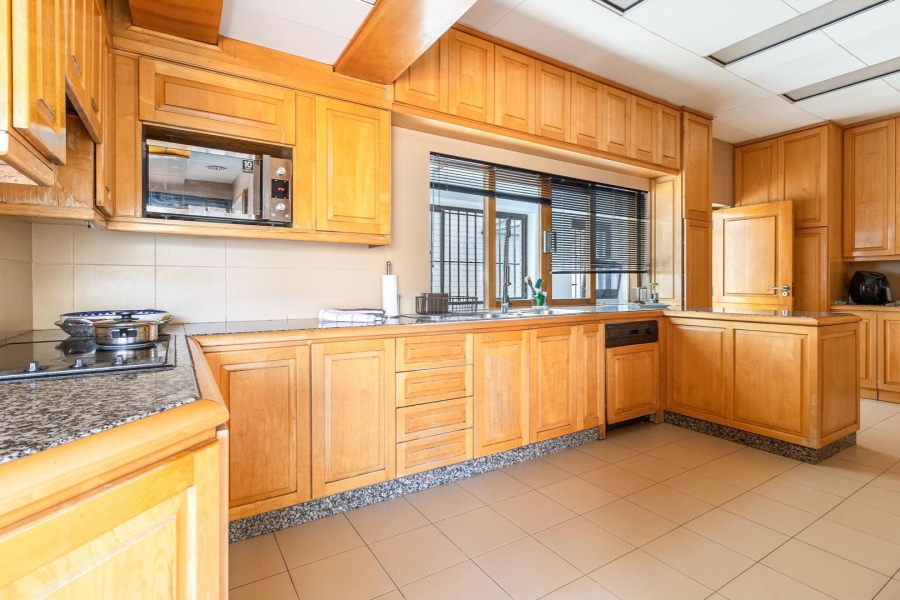 To Let 4 Bedroom Property for Rent in Fresnaye Western Cape